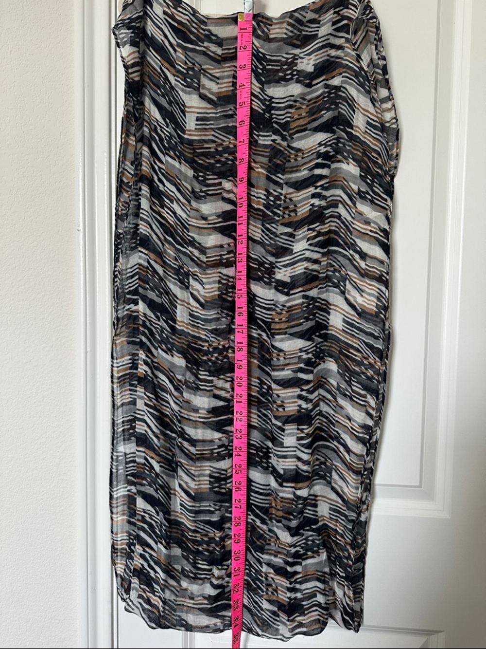 Women’s Abstract Geometric Stripe Pattern Infinity Scarf - Picture 3 of 3